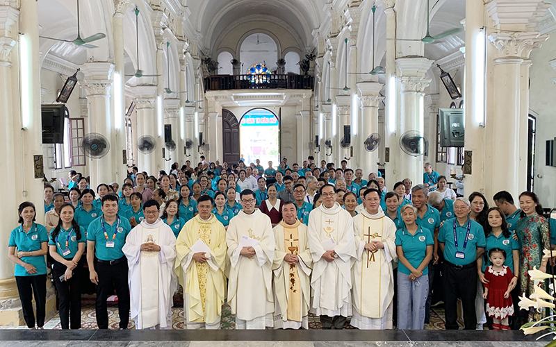 Cộng Đoàn Gia Đình theo Chúa Kitô (CFC Hà Nội)  Mừng lễ kỉ niệm 26 năm thành lập tại Giáo xứ Thạch Bích