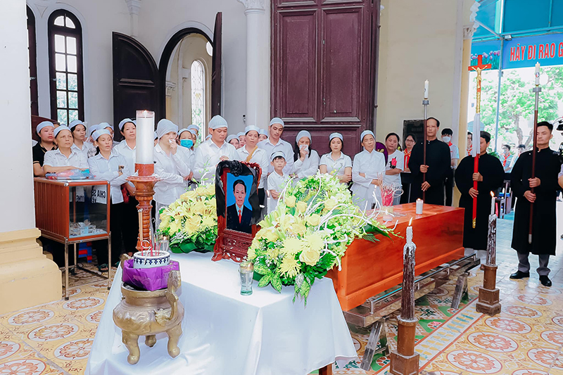 Hình ảnh Thánh lễ an táng Ông Cố Giuse Nguyễn Văn Ngoạn, thân phụ linh mục Gioan Nguyễn Đức Phú, C.Ss.R