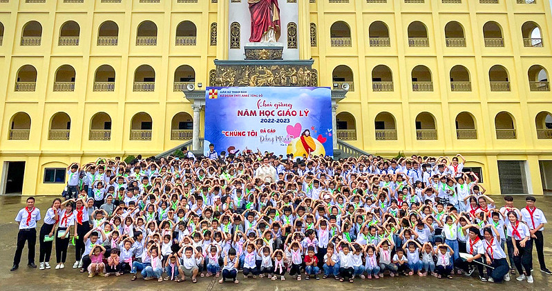Thiếu nhi giáo xứ Thạch Bích khai giảng năm học mới 2022 – 2023