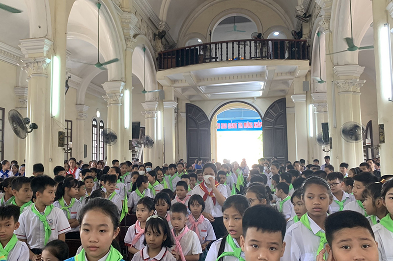 Thánh lễ cầu nguyện cho các em thiếu nhi trong ngày tết trung thu 2022
